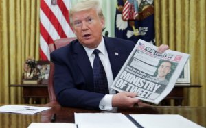 Руководство Twitter назвало реакционным и политизированным указ Трампа о соцсетях