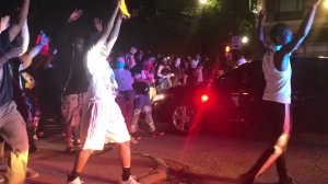 NBC News (США): семь человек получили ранения во время протестов в Луисвилле  (Расовая дискриминация и полицейское насилие)