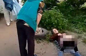 В Дзержинске женщина родила ребенка прямо на улице !