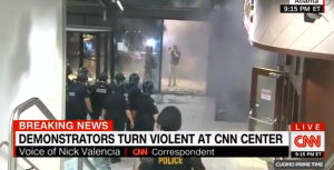 “F*** Trump”: протестующие в Атланте штурмуют здание CNN
