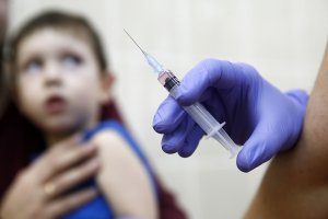 Вакцинация от других болезней снижает риск заражения детей коронавирусом