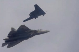 Названа особенность российского "Охотника", которая беспокоит США   (Беспилотник может взаимодействовать в самолетом Су-57)