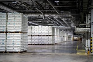 "ЗапСибНефтехим" вводит новый стандарт упаковки полимеров из своего сырья