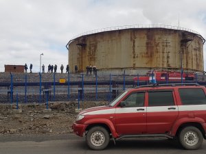 Поврежденный бак на ТЭЦ в Норильске демонтируют
