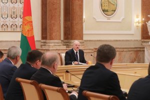 Лукашенко обвинил Россию во вмешательстве в выборы в Белоруссии и "оттяпанной" части Украины