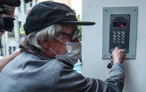 [Сидеть!] Семья погибшего в ДТП Сергея Захарова не приняла извинения Ефремова. Адвокат Александр Добровинский также отметил, что денежную компенсацию семьи погибшего принимать не будет