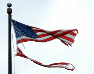 Американский экономист Стивен Роуч в своей колонке для Bloomberg Today  cпрогнозировал крах доллара в 2021 году