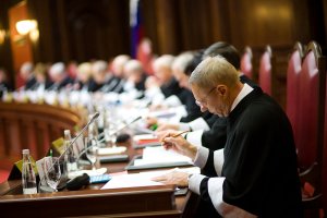 Она имеет большое значение: юрист Янис Юкша о поправке к 125 статье Конституции