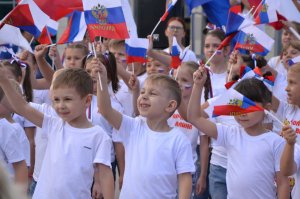 Поправки в Конституцию определяют защиту детства и материнства, как основу государственной политики РФ