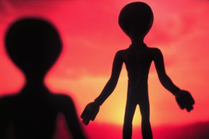 С человечеством могут соседствовать 36 внеземных цивилизаций   (Британские ученые прикинули вероятное число братьев по разуму в нашей галактике)