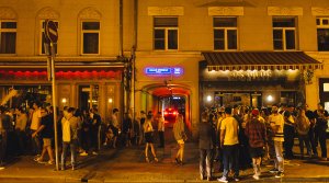 Жители Патриарших прудов пожаловались на пьяные вечеринки