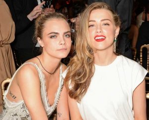 Илона Маска, Эмбер Херд и Кару Делевинь уличили в групповом романе