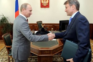 «Удар по кошельку»: введенную Сбербанком комиссию на переводы через банкоматы окрестили «налогом на бедность»