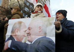 Россия поставит белорусов на колени?