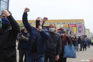 Выборы в Белоруссии: (АФН) Лукашенко впечатлен вчерашней цепью людей: «Мы видим этих людей»