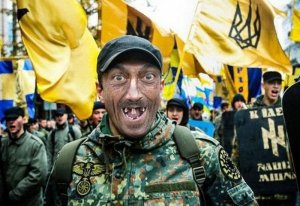 Украина меняется: скулящих нацистов силой выбивают с улиц и они начинают подлую войну. Бойня в киевском метро: сторонники Анатолия Шария избили бойца «Азова» (видео 2 мин. )