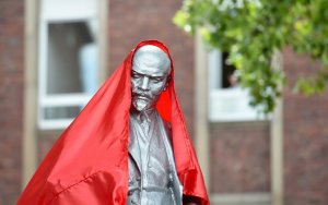 N-TV: несмотря на протесты правых, в немецком Гельзенкирхене установили памятник Ленину