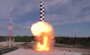 Sohu (Китай): «Сармат» королева среди межконтинентальных ракет  (Ее дальность полета достигает 18 тысяч километров, скорость – 20 Махов, а нести она может нести минимум 10 боеголовок)