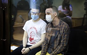Обвиняемые по делу о петербургской ячейке "Сети" получили 7 и 5,5 года колонии