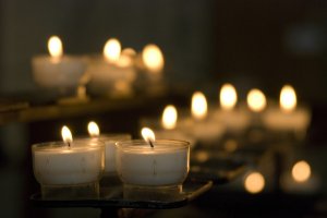 Как проходит День памяти и скорби в Петербурге