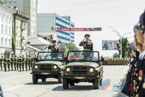 Парад Победы в Донецке и Парад Победы в Луганске. Парад военной техники (видео)