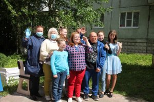 Участники акции #МыВместе в Коми передали многодетным семьям Сыктывкара продукты питания и СИЗы