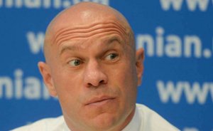 «Лысая гнида»: Известный нацист вызвал Киву на поединок