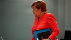 Меркель призвала хорошо подумать о мире без лидерства США: «Если Соединённые Штаты сейчас желают отказаться от своей роли по собственной воле, то нам следовало бы глубоко поразмышлять над этим»