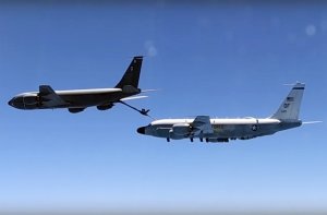Stars and Stripes (США) Российский истребитель перехватывает самолеты ВВС и ВМФ США над Черным морем (видео)