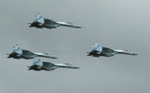 "Рой" российских истребителей Су-35 отработал информационное взаимодействие. Россия провела эксперимент по применению "роя" истребителей