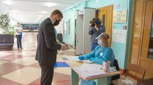 Пенсии, МРОТ, собственность чиновников за границей. Какие поправки побуждают голосовать население?