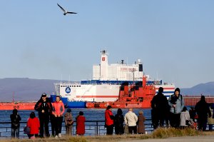 Плавучая АЭС начала подачу тепла в один из микрорайонов Певека