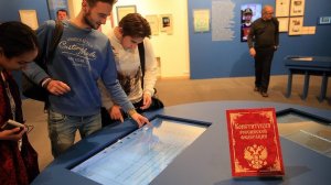 "Покажите мне опухшего с голоду!": Гостья из Благовещенска в одиночку осадила "бунтующих" в Москве