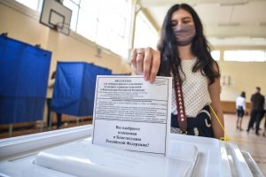 Эксперты рассуждают о том, почему россияне проголосовали за конституционные поправки