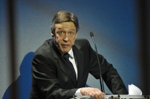 Стало известно, кто был за рулем авто Ефремова