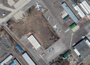 Спутниковый снимок, египетские  истребители Су-35 на площадке КнААПО в Комсомольске-на-Амуре. Вертолеты Ka-52 и АХ-64D Apache встречаются лицом к лицу в Египте
