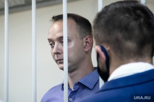 Кремль ответил на 15 вопросов по делу журналиста Сафронова    (В курсе ли президент? Будет ли суд открытым? Почему задерживают журналистов?)