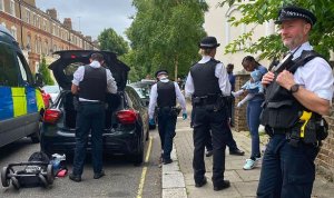 Новый расовый скандал в Британии: черным можно ездить по встречной ! белым нет - иначе штраф .