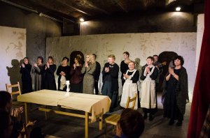 Аплодисменты по ту сторону экрана: как частные театры пережидают "культурный карантин"