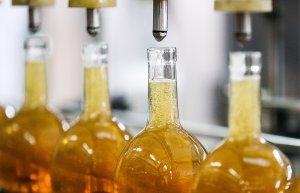 Россияне все чаще стали отказываться от крепкого алкоголя в пользу вина