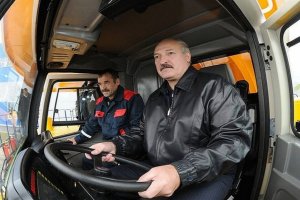 Лукашенко похвастался белорусскими электромобилями