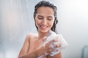 Ученые заявили, что мыться каждый день вредно