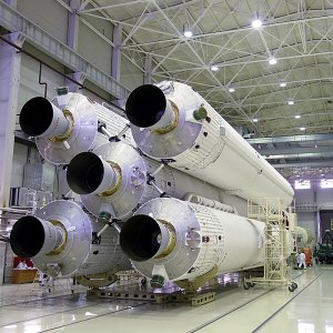 Роскосмос начал работы по созданию ракеты на метановом двигателе,   при этом будет рассмотрен вариант создания РН "Ангара-А5ВМ" с многоразовыми возвращаемыми ступенями