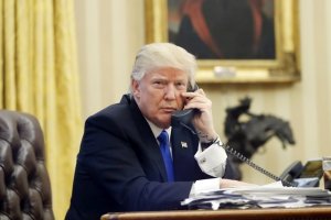 Дональд Трамп перейдет на "телефонные митинги" из-за коронавируса