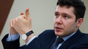 "С ребёнком мотался по всему городу": Губернатор Калининградской области Алиханов рассказал, как искал врача для дочки, у которой в горле застряла кость