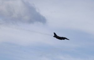 Туристы бегут с греческого острова после авиастычки Турции и Греции