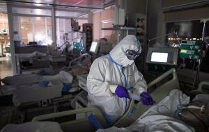 [25.07/COVID-19] В России проведено >26,9 млн. тестов (+291 тыс. в сутки), выявлено 812 485 заболевших (+5 765 (0,715%)), выздоровело 600 250 человек (+3 110), 13 269 скончалось (+77)