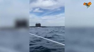 Шведы остались в восторге от российской подлодки и машущего из нее человека
