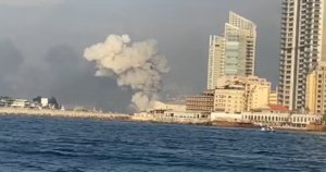 В порту Бейрута прогремел мощный взрыв