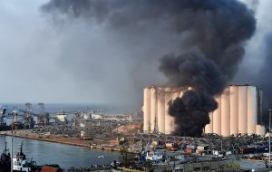 Число жертв взрыва в Бейруте достигло 78  (Власти Ливана назвали причину взрывов)